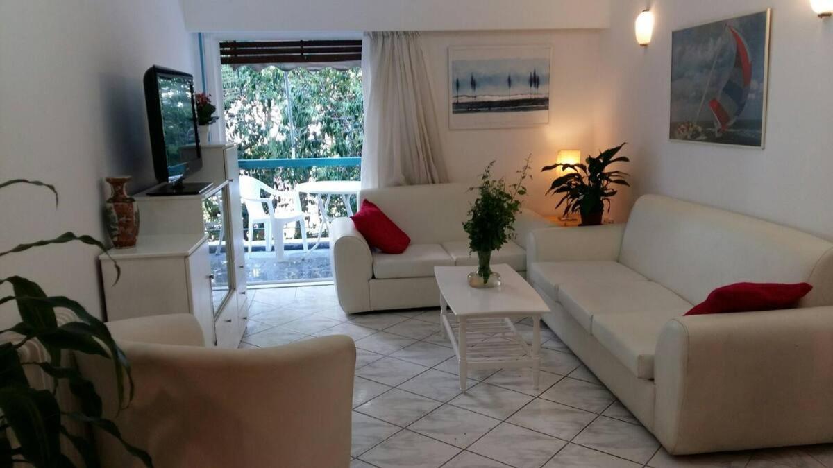 Flor De Mayo,Apt In Alimos Near The Sea Athena Bagian luar foto